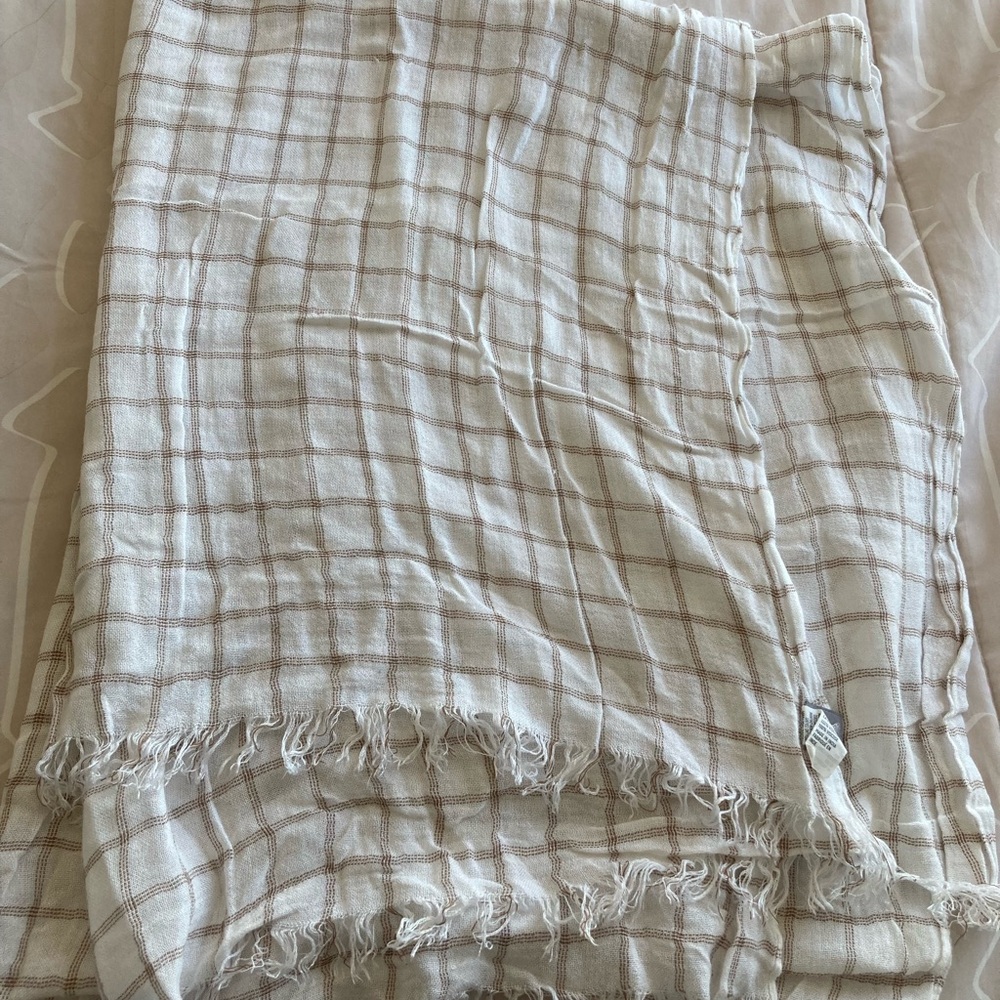 American Eagle Outfitters White and Tan Scarf Lightweight Wrap